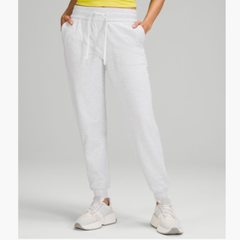 lululemon 
SCUBA HIGH-RISE FRENCH TERRY JOGGER
Heathered Core Ultra Light Grey